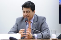 Finanças aprova projeto de lei que determina a adoção de número único para ouvidorias da saúde