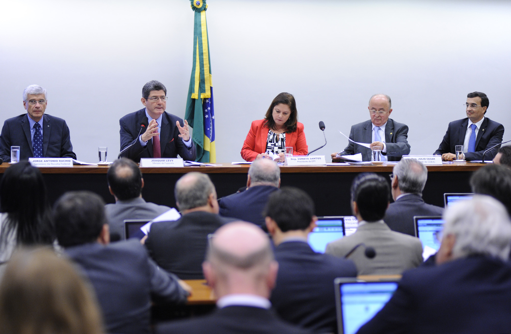 Levy diz que o ajuste fiscal vai fazer o Brasil retomar o crescimento