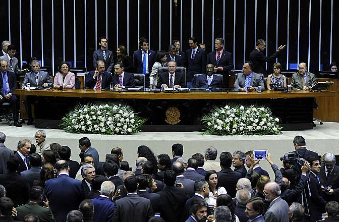 Na abertura do ano legislativo, Dilma e Alves defendem responsabilidade fiscal.