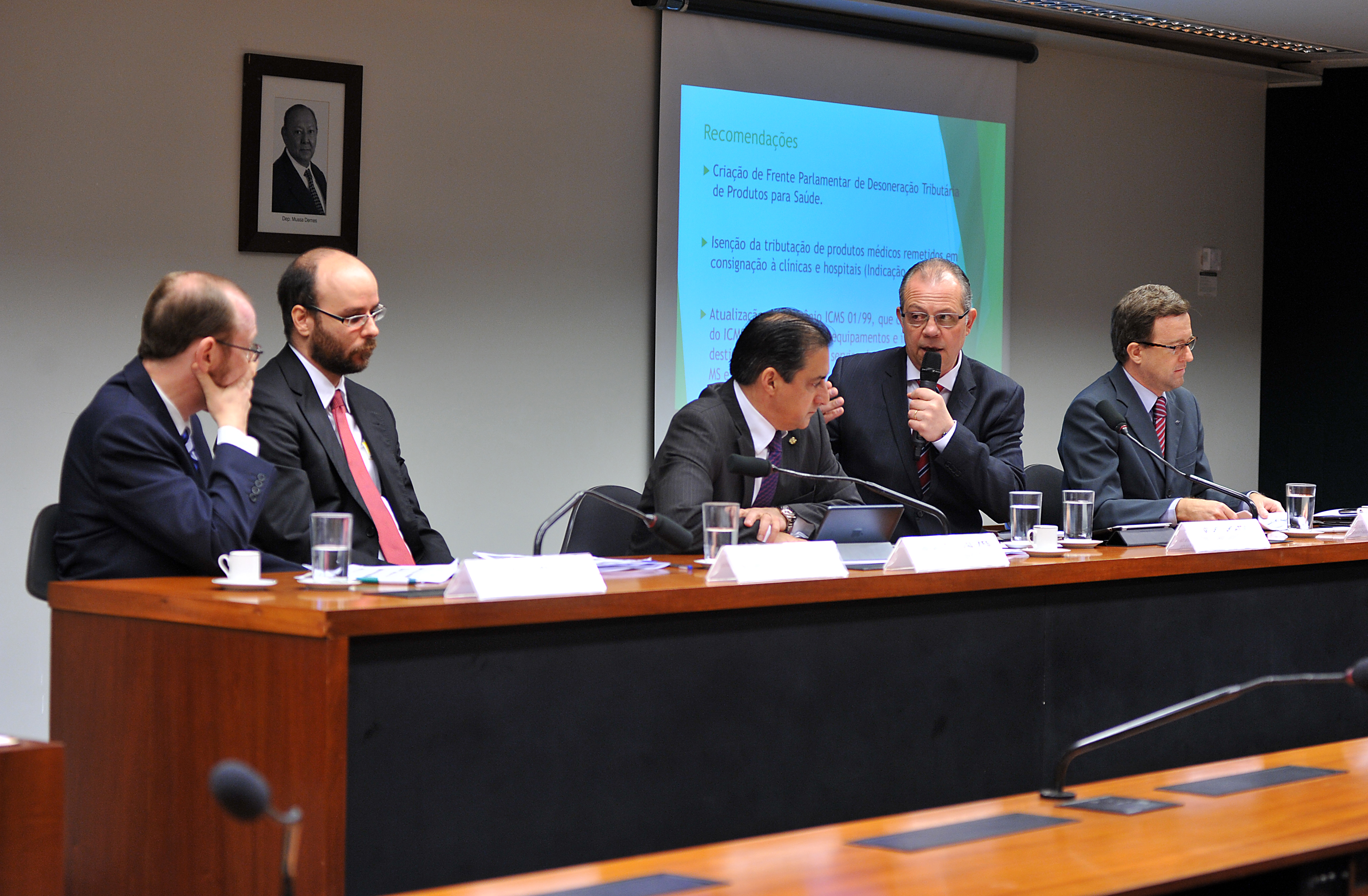 Representantes do setor de Saúde pedem desoneração tributária para equipamentos.
