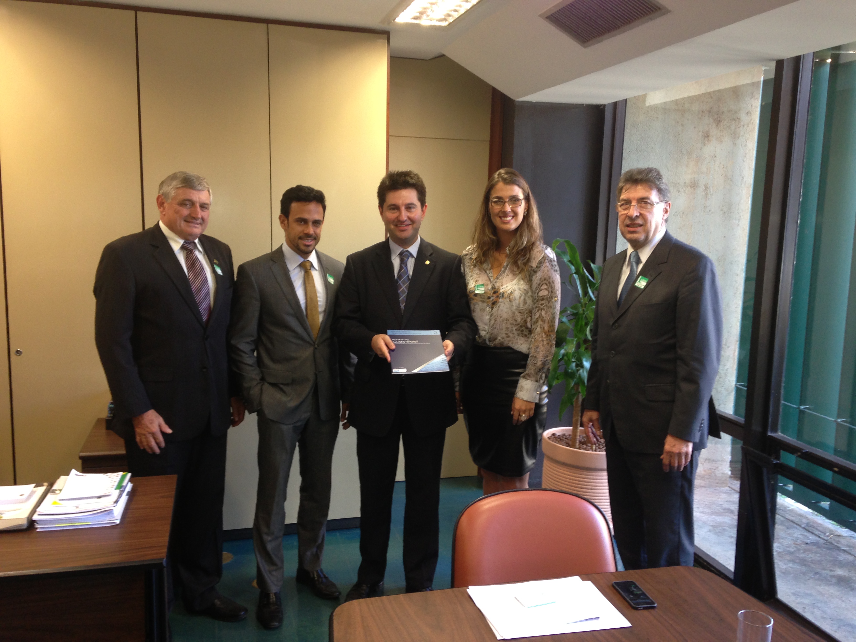 ‘Custo Brasil’ deixa produto nacional 43% mais caro em relação aos EUA e Alemanha