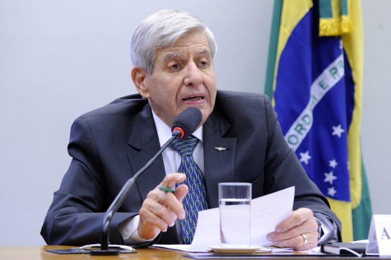 General Augusto Heleno nega 'qualquer possibilidade' de novo AI-5