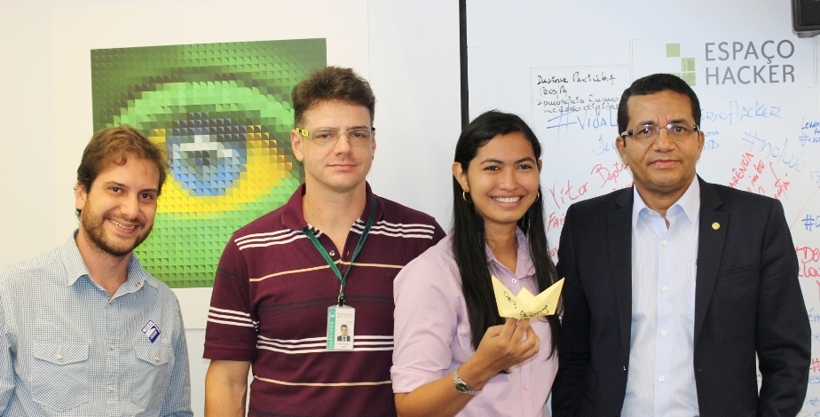 Barco Hacker – as rotas navegáveis da informação em audiência pública na CINDRA