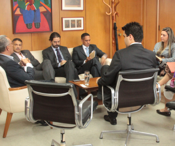 Brasil e Venezuela analisam homologação de diplomas universitários