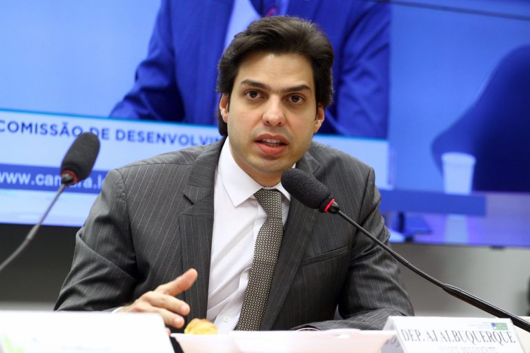 Comissão aprova plano de prevenção de incêndio em instituições de ensino