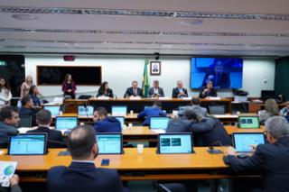 Comissão debate projeto do governo para substituir Zona Franca de Manaus