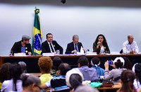 Cooperativas lotam plenário para pedir manutenção de política pública para o setor