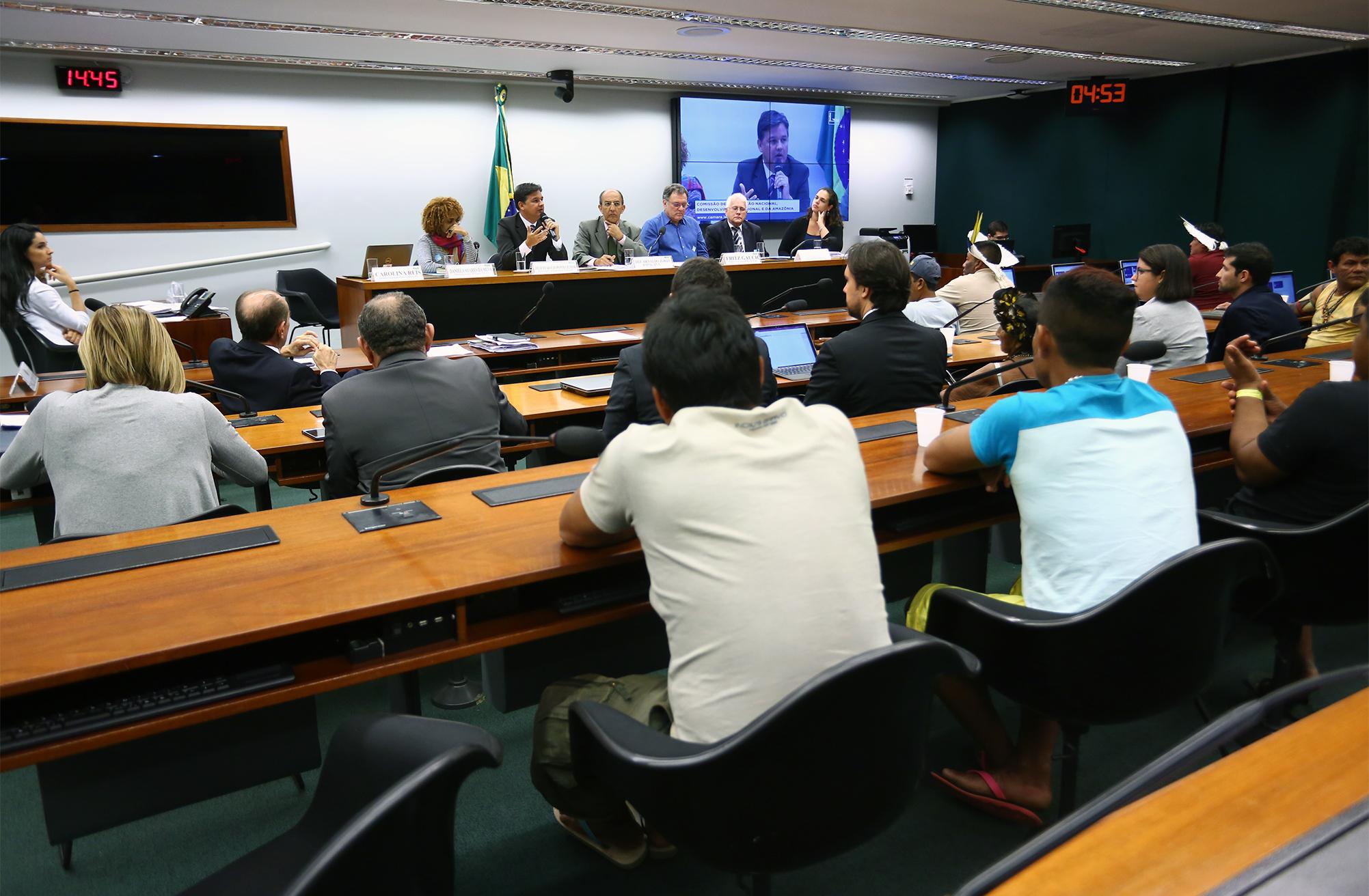Debatedores cobram cumprimento de condicionantes socioambientais da usina de Belo Monte
