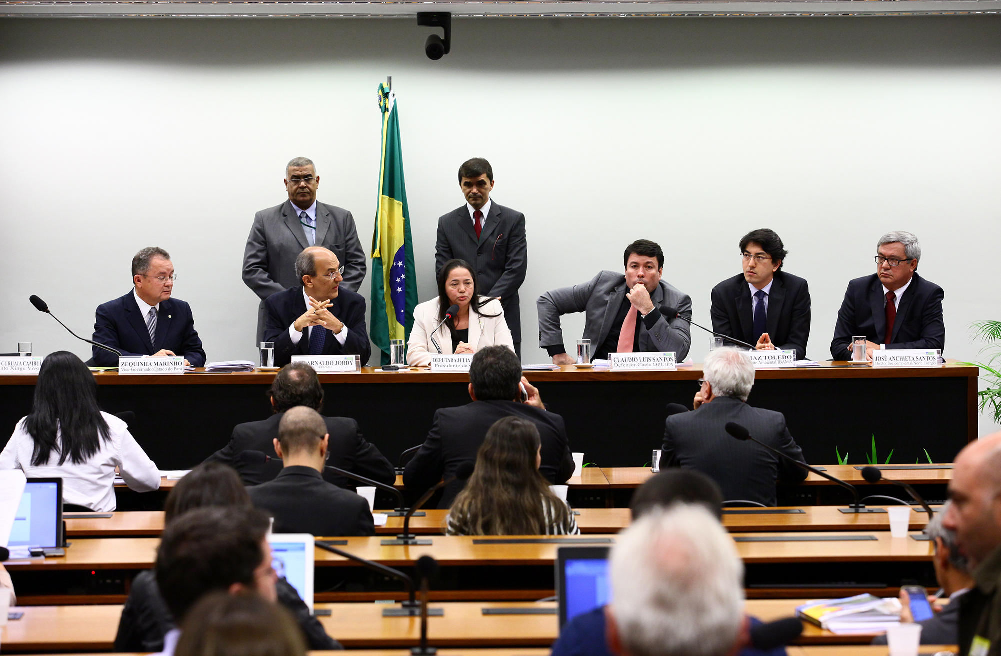 Debatedores discordam sobre prejuízos causados pela construção de Belo Monte
