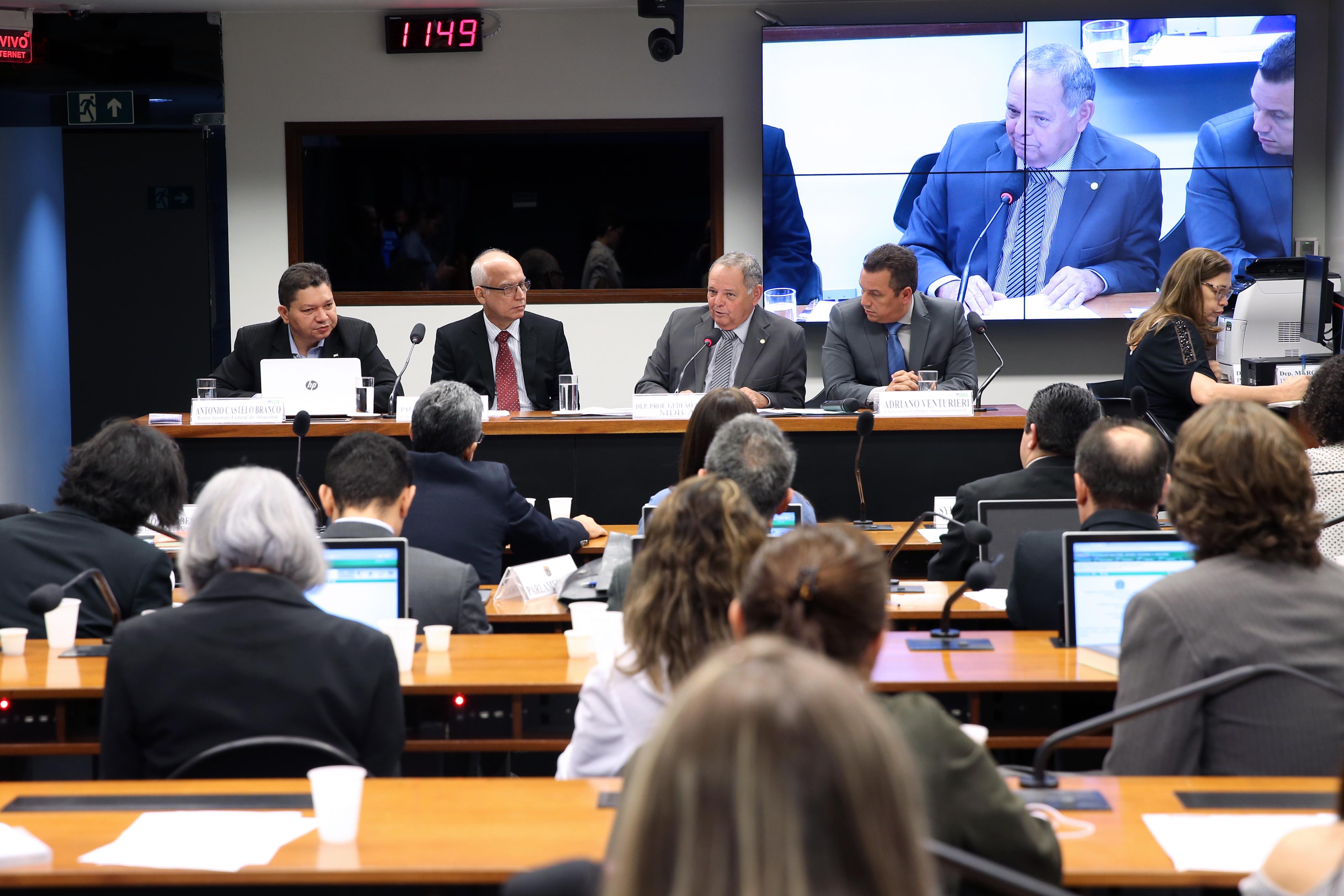 Debatedores pedem mais recursos para pesquisas na Amazônia