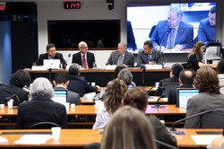 Debatedores pedem mais recursos para pesquisas na Amazônia