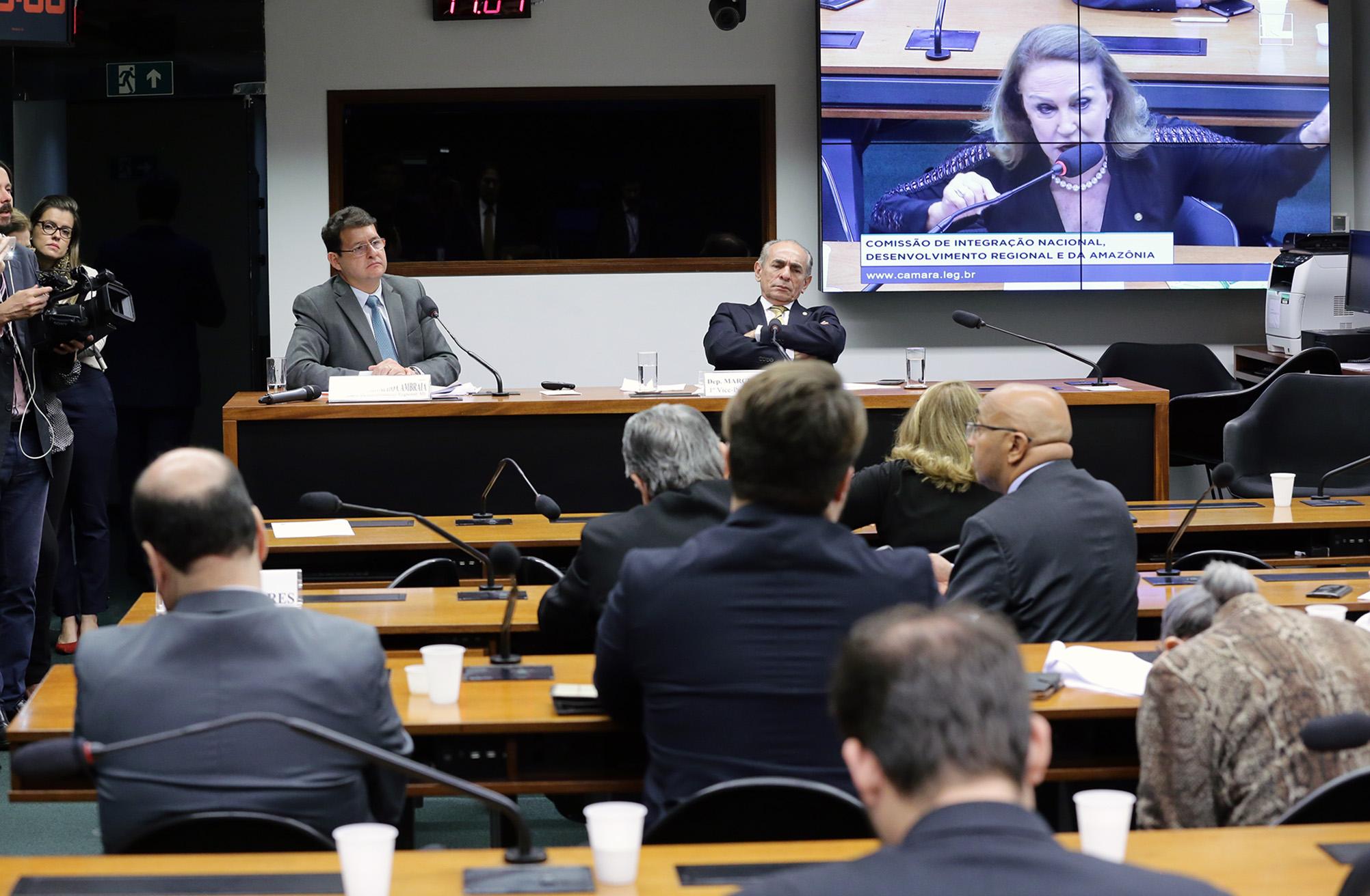 Deputados criticam cortes orçamentários no Programa Água para Todos