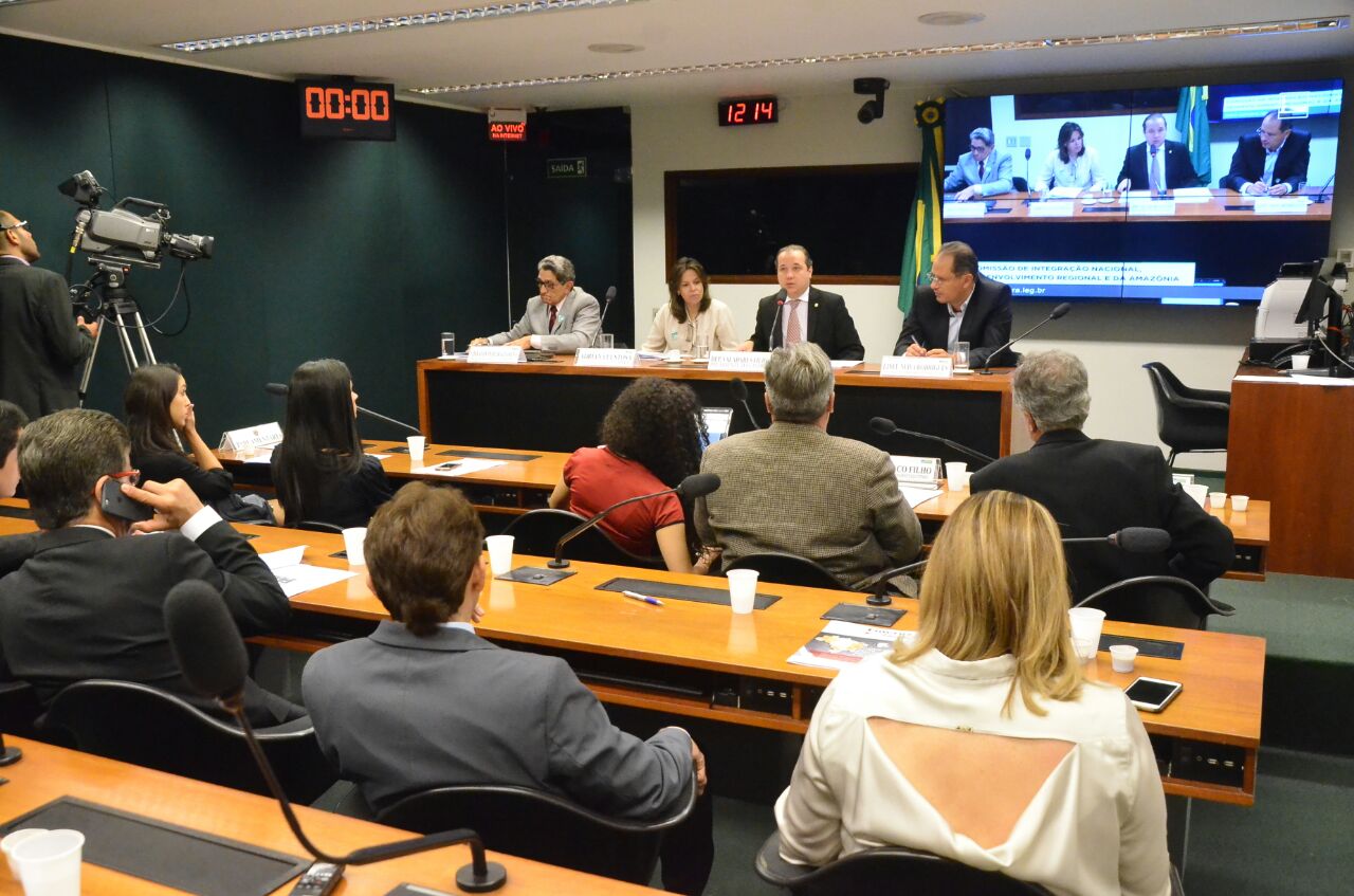 Deputados discutem o Plano Nacional de Recursos Hídricos