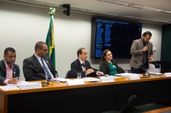Deputados membros da Cindra discutem fechamento de agências de bancos públicos
