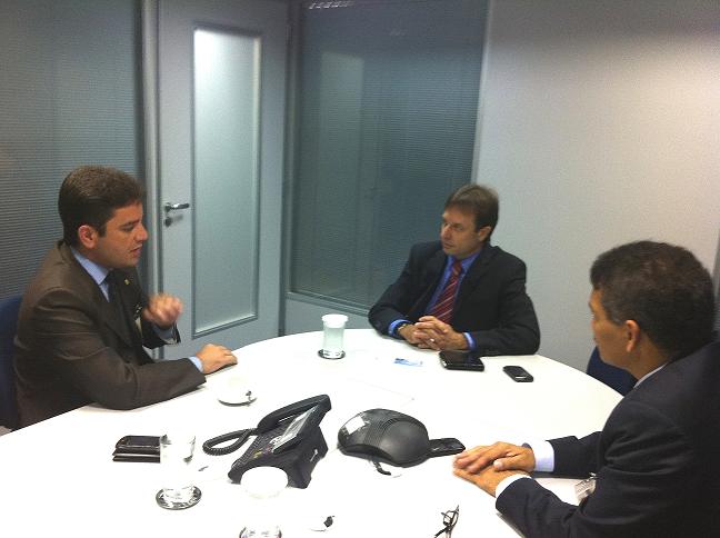 Gladson recebe notícia de que o BB Instalará caixas avançados na Bolívia