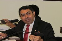 Padre Ton quer a Câmara fiscalizando a construção da usina de Jirau em RO