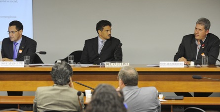 Palestrantes e deputados defendem mais recursos para controlar pragas na lavoura