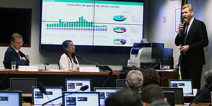 Rapidez das mudanças climáticas na Amazônia preocupa deputados e cientistas da região