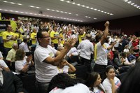 Auditório lotado para entrega da proposta