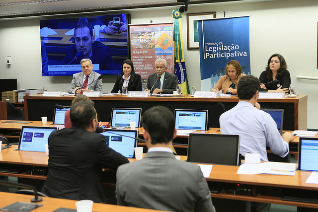 PIBID é fundamental para a formação do professor, dizem debatedores