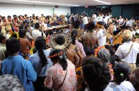 Centenas de índios participam da instalação do grupo de trabalho sobre as terras indígenas