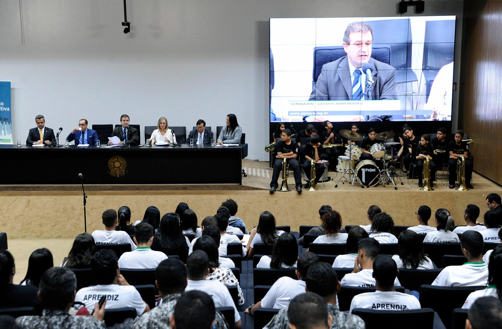 CLP DEBATEU LEI DO APRENDIZ