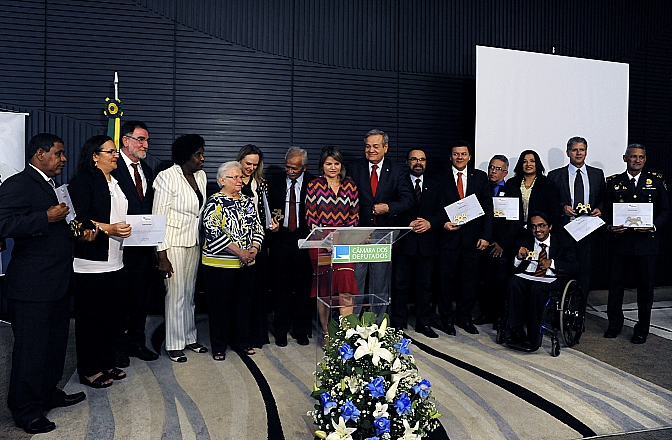 Comissão premia entidades que tiveram atuação legislativa relevante em 2016