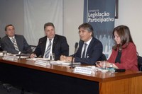 Debatedores apoiam revisão do Regimento Interno