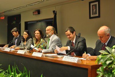 Presidente da CMADS, Deputado Penna (PV/SP), conduziu a abertura da audiência pública que discutiu soluções para o uso indiscriminado de sacolas plásticas no País.