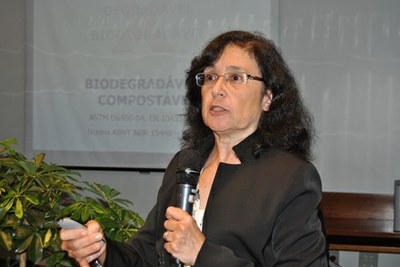 Eloísa Garcia, Gerente de Grupo de Embalagens Plásticas e Meio Ambiente do Cetea - Centro de Tecnologia de Embalagem.