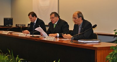 Proponentes do debate, os Deputados Sarney Filho e Arnaldo Jordy participaram da abertura da audiência pública que discutiu o novo Código da Mineração.