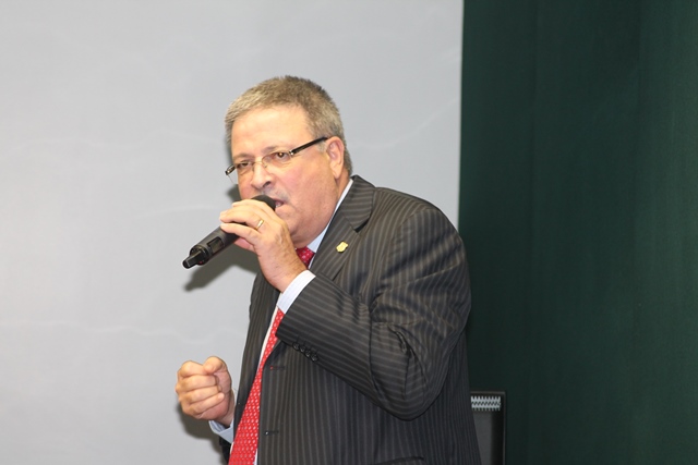 Luciano de Menezes Evaristo, Diretor de Proteção Ambiental do Ibama.