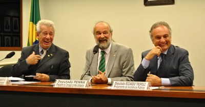 Os deputados Antônio Roberto (PV/MG), Penna (PV/SP) e Ricardo Tripoli (PSDB/SP) requerentes da audiência pública.