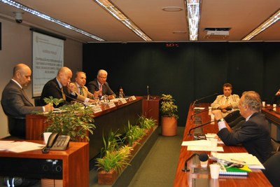 Compensação ambiental do derramamento de petróleo no Campo do Frade foi tema de audiência pública na Comissão de Meio Ambiente.