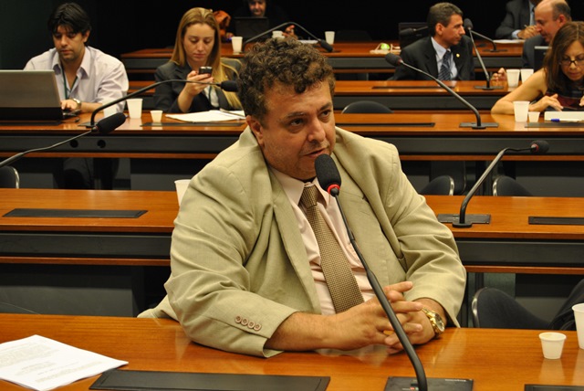 Deputado Adrian (PMDB/RJ) também participou da audiência pública.