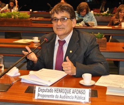 Deputado Henrique Afonso (PV/AC), requerente do debate na Comissão de Direitos Humanos e Minorias da Câmara dos Deputados.