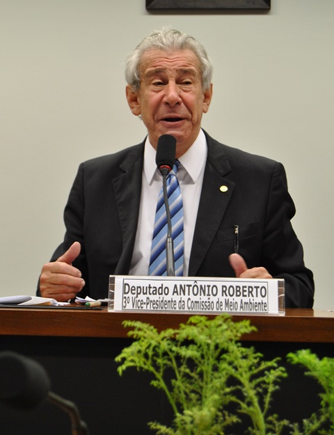 Deputado Antônio Roberto (PV/MG), 3º Vice-presidente da CMADS e um dos autores do debate.