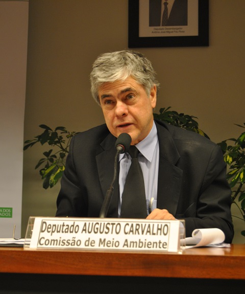 Deputado Augusto Carvalho (PPS/DF), propositor do debate.