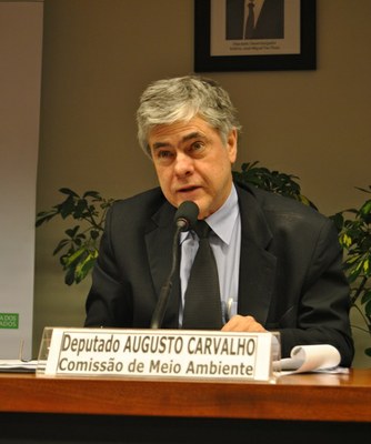 Deputado Augusto Carvalho (PPS/DF), propositor do debate.