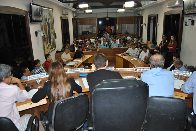 Mesa Redonda em Angra dos Reis discute a utilização da Estação Ecológica de Tamoios.