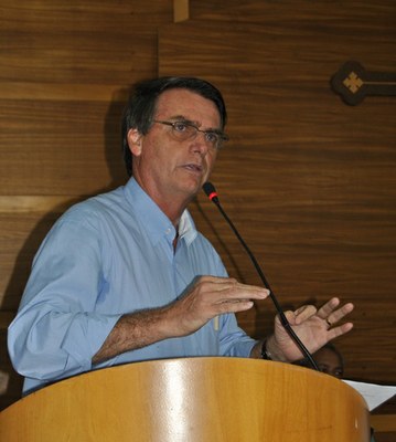 Deputado Jair Bolsonaro (PP/RJ), defende a prática de pesca amadora na  ESEC Tamoios.