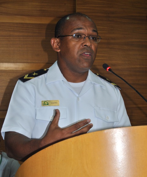 Sub-oficial Marcelo Sabino da Silva, representando o Delegado da Capitania dos Portos de Angra dos Reis, Niemer Gomes Ricknann.