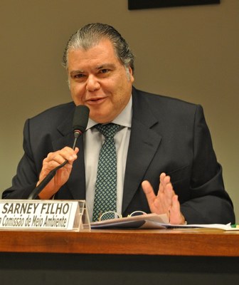 Deputado Sarney Filho (PV/MA), um dos requerentes da audiência pública, citou as 20 emendas que apresentou ao projeto em discussão com a preocupação de impedir a abertura de brechas para mais impactos socioambientais. 