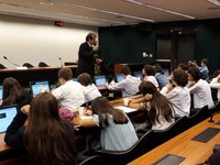 Alunos de Santana de Parnaíba-SP visitam a Comissão.