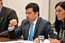 Comissão quer regras claras para municípios assumirem iluminação pública