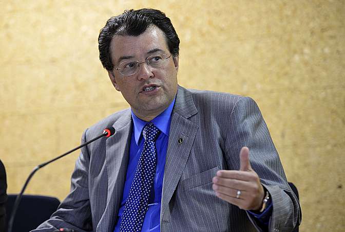 Oposição volta a acusar governo de mentir sobre tarifa de energia e preço do combustível