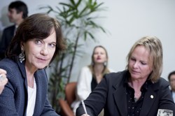 CMulher recebe a Senadora francesa Laurence Rossignol