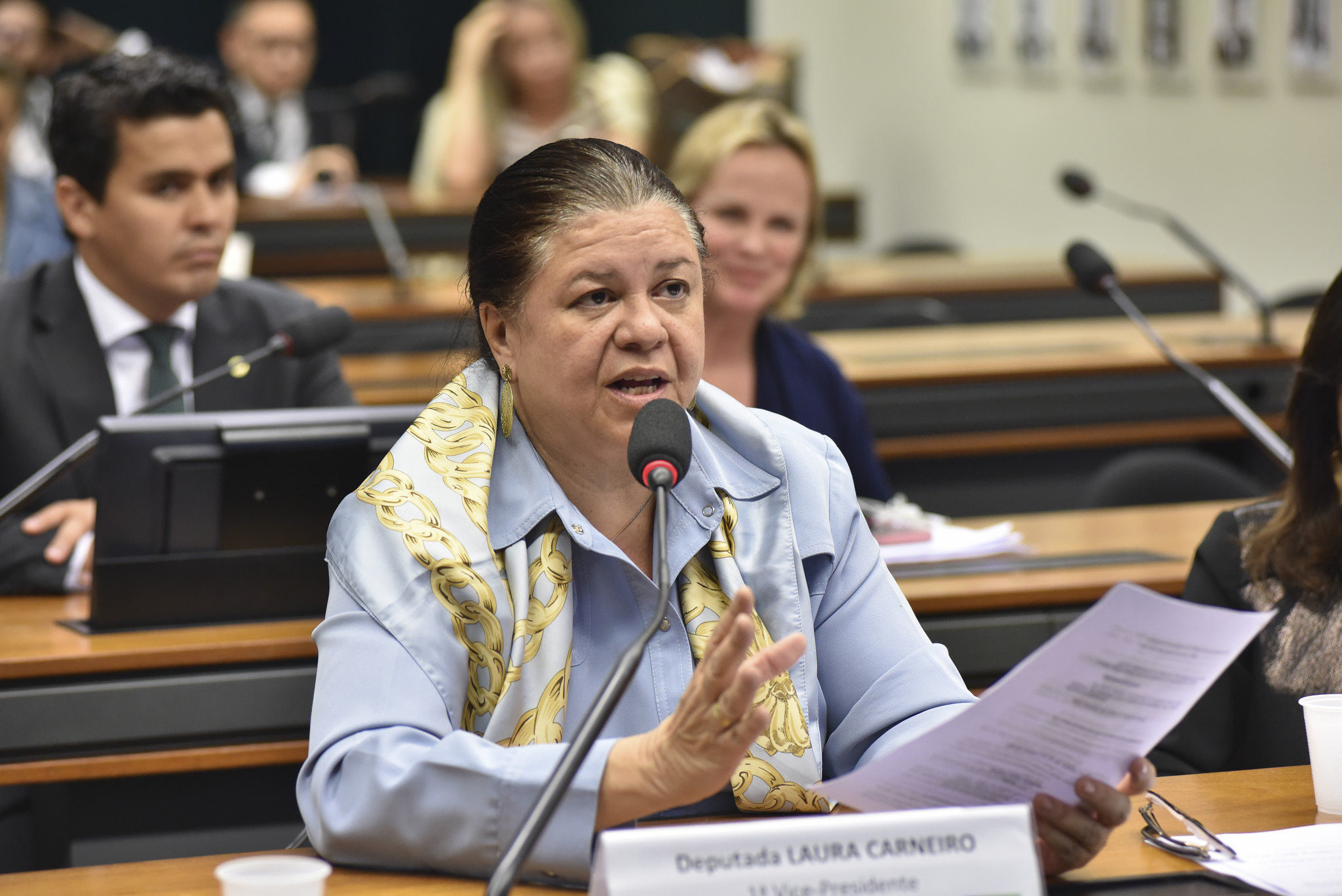 CMulher tipifica crime de importunação sexual e aumenta pena para os casos de estupro coletivo