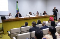 Licença Paternidade é tema de discussão entre representantes do governo e instituições privadas