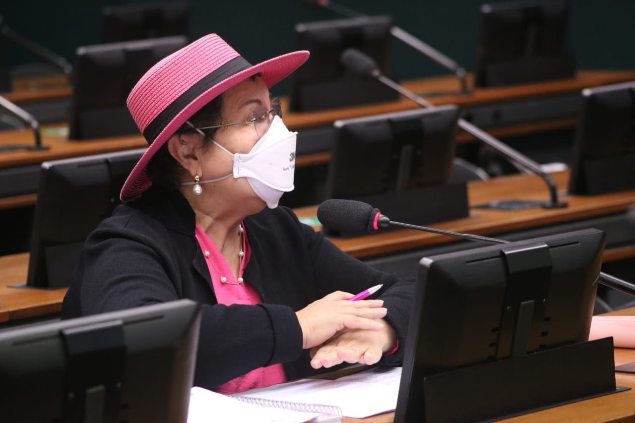 Comissão aprova texto que destina 10% do valor multas de trânsito para tratamento de câncer de mama